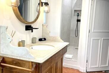 تختخواب و صبحانه Château De Saint Girons Luxury Guest House In Provence