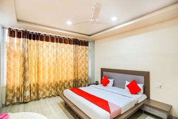 ホテル Oyo 47149 Friends Corner Deluxe