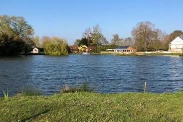 هتل Le Domaine De La Carperie