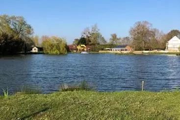 هتل Le Domaine De La Carperie