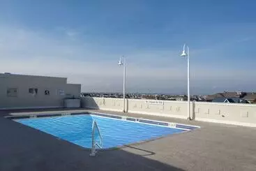 בית מלון כפרי Biscayne Suites