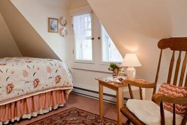 فندق Brook Farm Inn