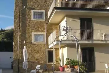 ベッドアンドブレックファースト Le Torri Del Cilento