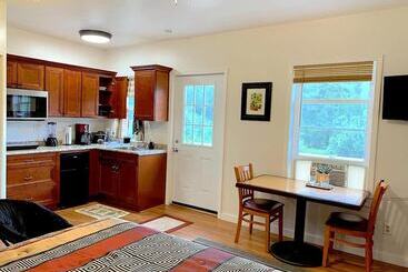 פנסיון Micosta Leisure Inn