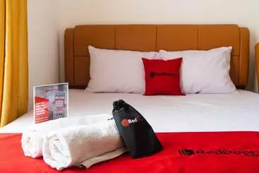 پانسیون Reddoorz Near Cipinang Indah Mall