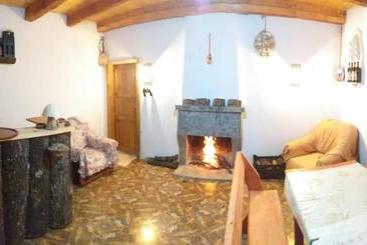 Majatalo Guest House Gjelaj