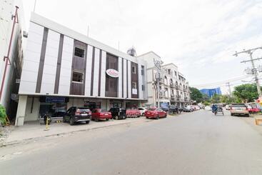 בית מלון כפרי Reddoorz @ Padre Gomez Davao