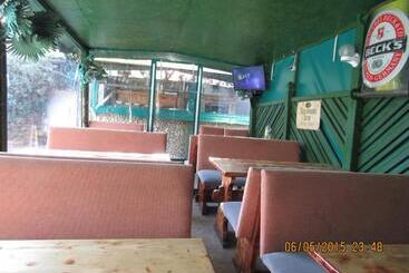 هتل آپارتمان Hostel Papagal