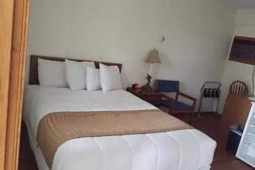 Отель Budget Host Inn