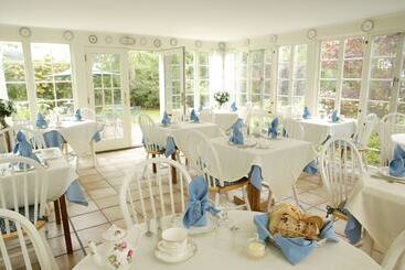 فندق Captain's House Inn