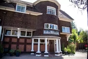 Otel Cedar Gables Inn