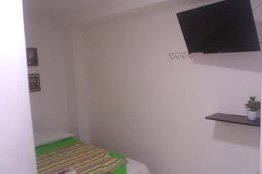 پانسیون Hostal Kumbaya