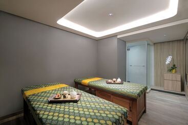 ホテル Movenpick Surabaya City