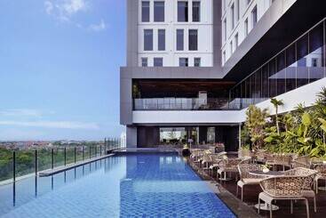 호텔 Movenpick Surabaya City