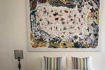 호텔 Dame Fortune's Cottage Court