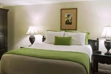 فندق Coast Village Inn