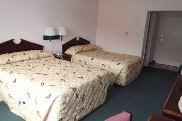 호텔 Collegiate Village Inn