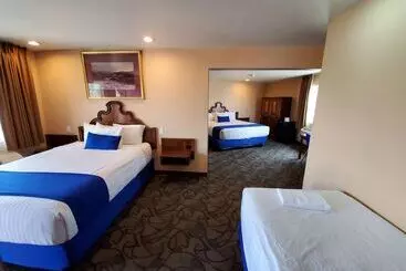 בית מלון כפרי Colony Inn