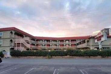 فندق Colony Inn