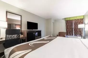 Отель Quality Inn