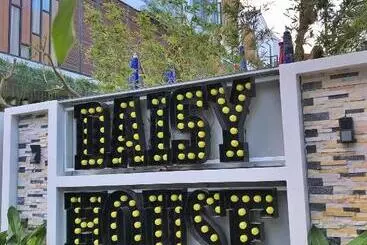هتل Daisy House