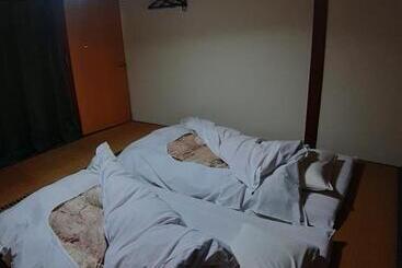 פנסיון Guest House Komoriya