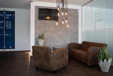 민박 Upstairs By Mamas