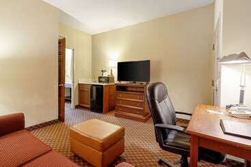 בית מלון כפרי Quality Suites San Antonio Northeast