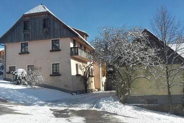 Отель Biohof Gölly