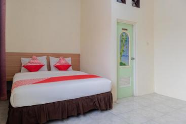 בית מלון כפרי Oyo 1221 Exclusive 48 Syariah