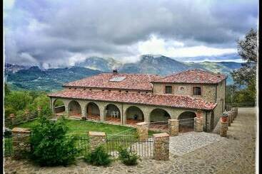 ホテル Agriturismo La Vedetta Dei Nebrodi