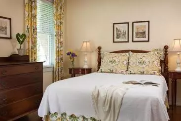 Chanticleer Inn Bed & Breakfast