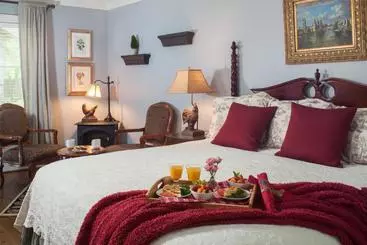 Chanticleer Inn Bed & Breakfast