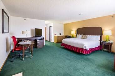 Alliance Hotel And Suites