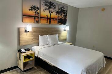 בית מלון כפרי Days Inn By Wyndham Blythewood North Columbia