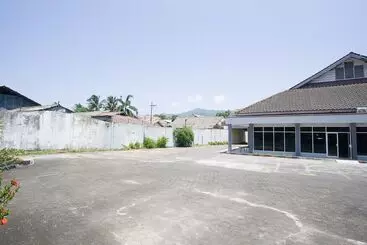 Hotelli Reddoorz Plus Near Pelabuhan Bitung