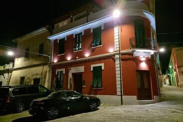 פנסיון Alla Porta Di Sotto B&b