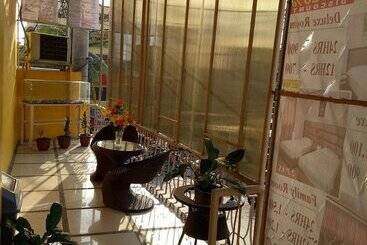 Herberge Meaco Royal Hotel   Taytay