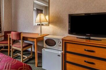 בית מלון כפרי Days Inn By Wyndham Manitowoc