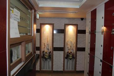 פנסיון Living Castle Single Room