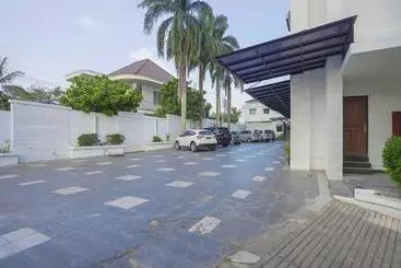 Feodora Airport Hotel By Oyo Rooms