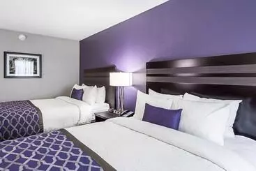 فندق Clarion Inn & Suites Near Downtown