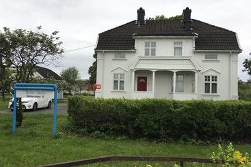 膳宿费 Willa Holst