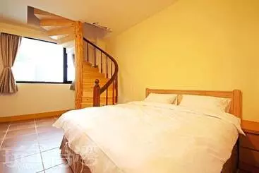 تختخواب و صبحانه Happy Inn