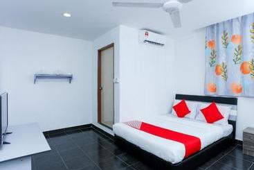 בית מלון כפרי Oyo 44112 Darvel Bay Travelodge