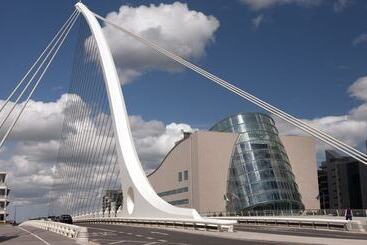 هتل Moxy Dublin City