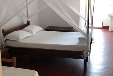 Отель Restaurant Les Cocotiers Morondava