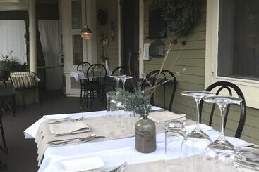 Bed & Breakfast La Maison De Ville   Bed & Bistro