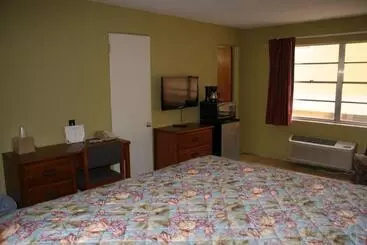 Driftwood Beach Motel