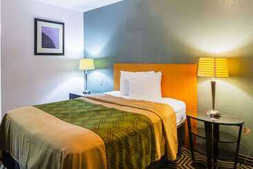 בית מלון כפרי Econo Lodge